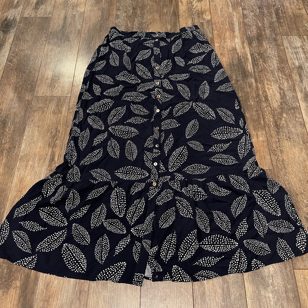 Daniel Rainn Navy and White Leaf Pattern A-Line Skirt